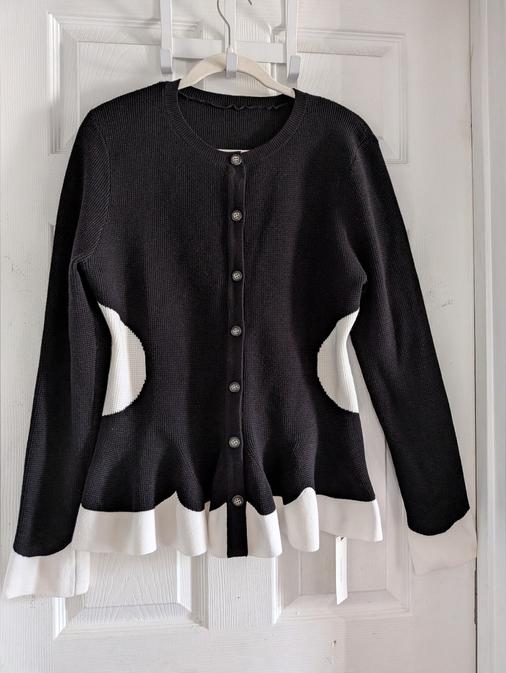 Commense Contrast Ruffle Hem Button Cardigan - Picture 9 of 16